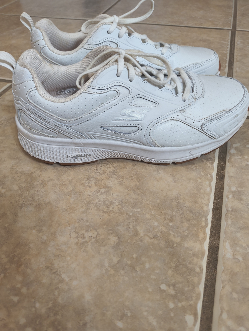 Skechers Women's White GOrun Classic Lace-Up Sneaker
